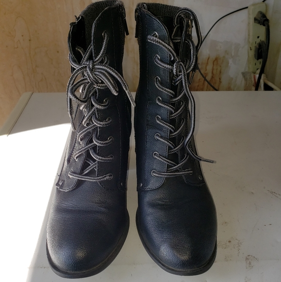 Black leather boots - Picture 2 of 4
